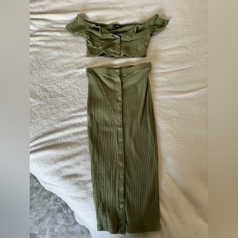 Ribbed green dress set